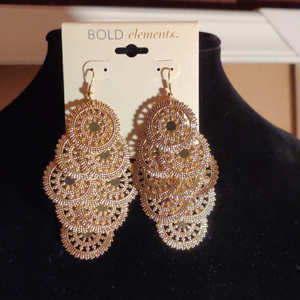Jewelry - Picture 2 of 3